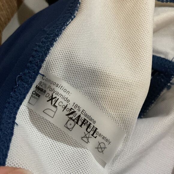 ZAFUL Women V-Neck One Piece Swimdress - Picture 4 of 5